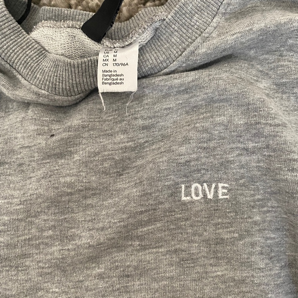 Cropped grey sweatshirt